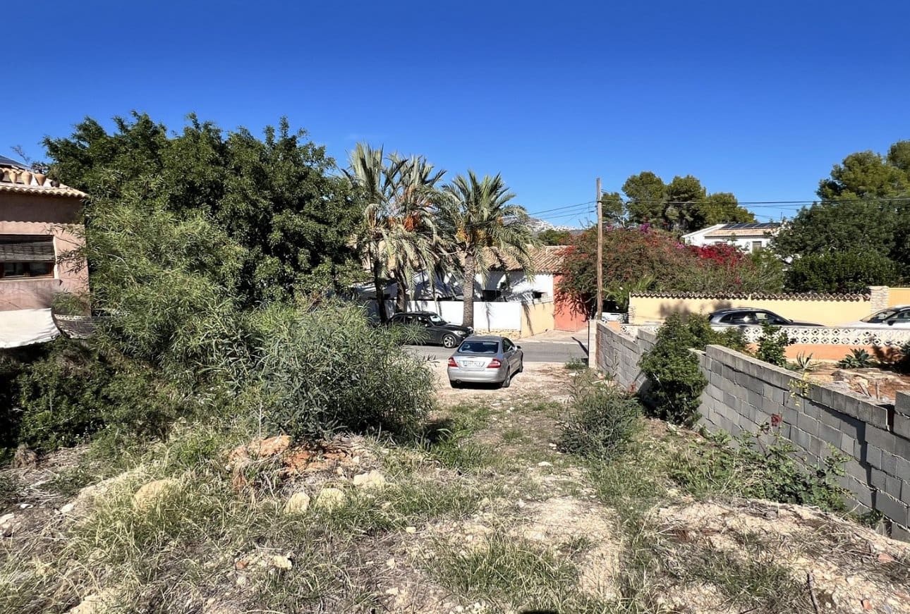Grunde uden byggetilladelser til salg i Moraira - € 250.000 (Ref: 9929799)