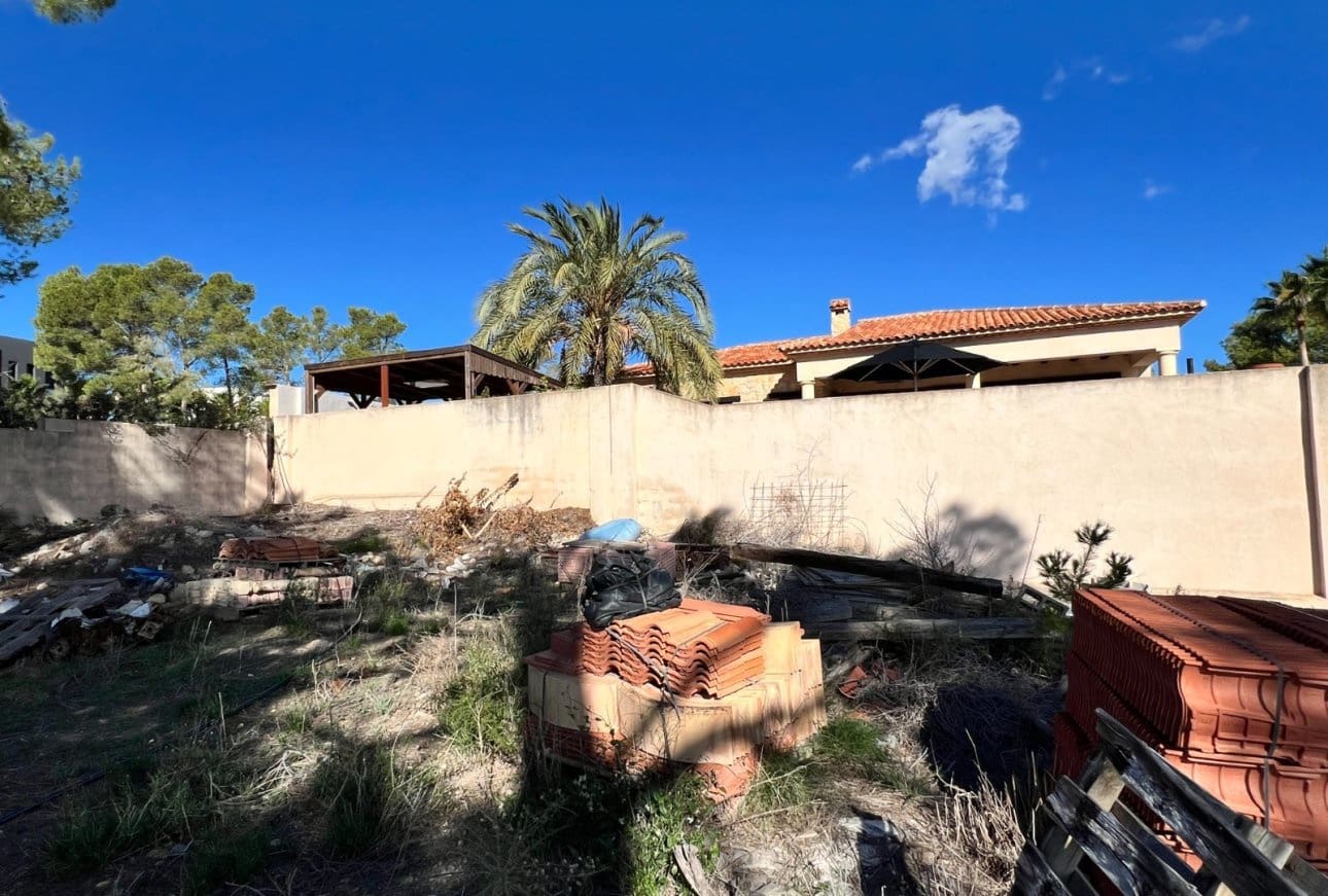 Mark till salu i Moraira - 325 000 € (Ref: 9929800)