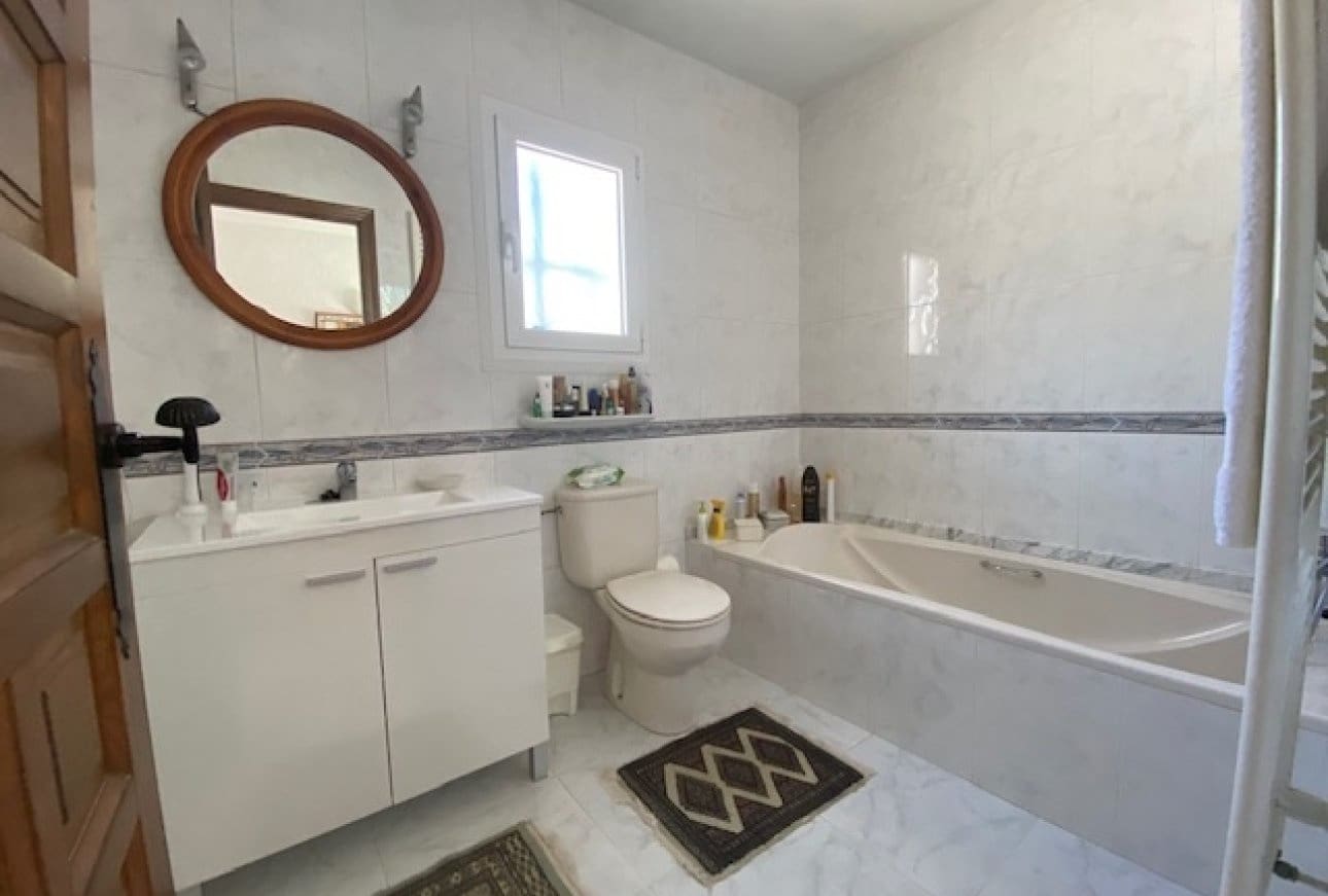 4 bedroom Villa for sale in Cumbre del Sol with pool garage - € 1,050,000 (Ref: 9932208)