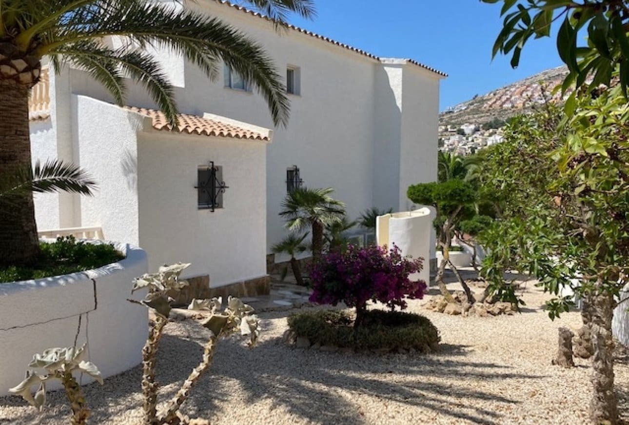 4 bedroom Villa for sale in Cumbre del Sol with pool garage - € 1,050,000 (Ref: 9932208)