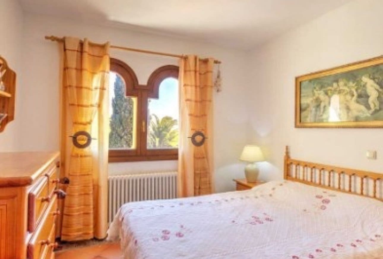 9 bedroom Villa for sale in Benissa with pool garage - € 995,000 (Ref: 9932209)