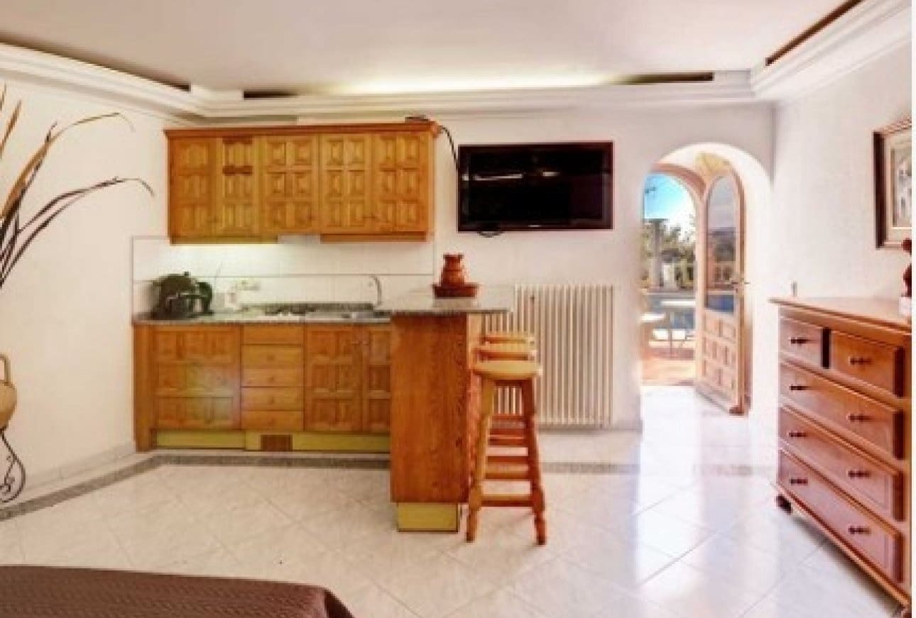 9 bedroom Villa for sale in Benissa with pool garage - € 995,000 (Ref: 9932209)