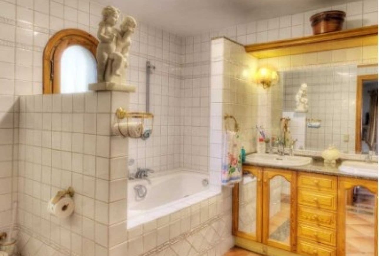 9 bedroom Villa for sale in Benissa with pool garage - € 995,000 (Ref: 9932209)