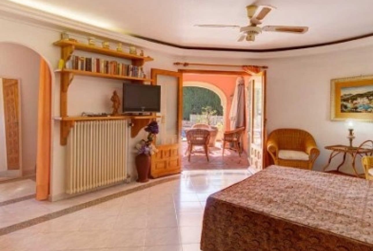 9 bedroom Villa for sale in Benissa with pool garage - € 995,000 (Ref: 9932209)