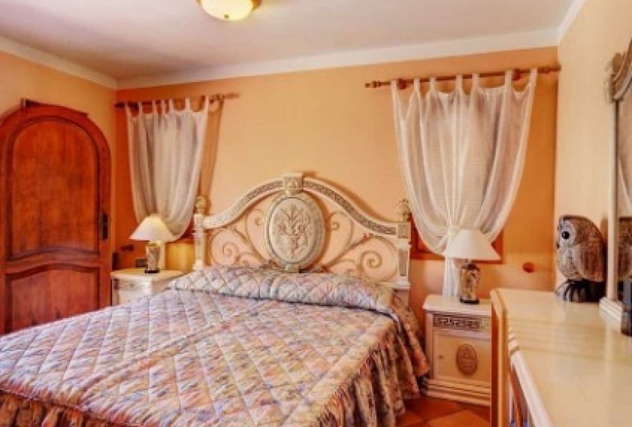 9 bedroom Villa for sale in Benissa with pool garage - € 995,000 (Ref: 9932209)