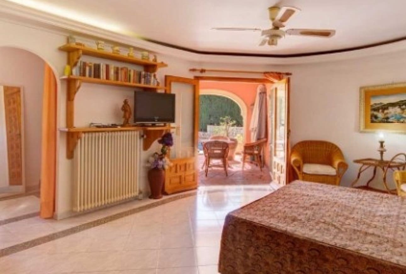 9 bedroom Villa for sale in Benissa with pool garage - € 995,000 (Ref: 9932209)