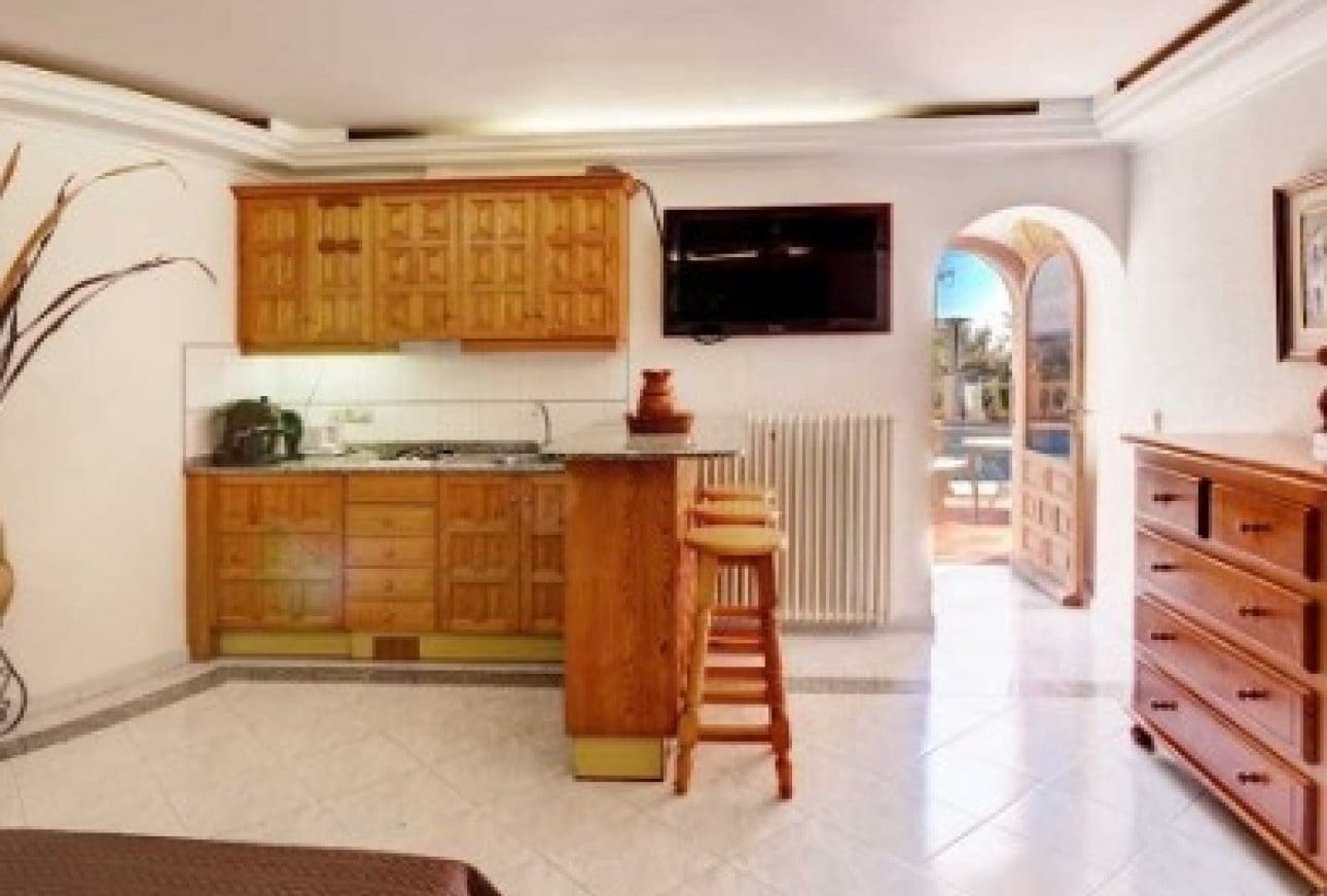 9 bedroom Villa for sale in Benissa with pool garage - € 995,000 (Ref: 9932209)