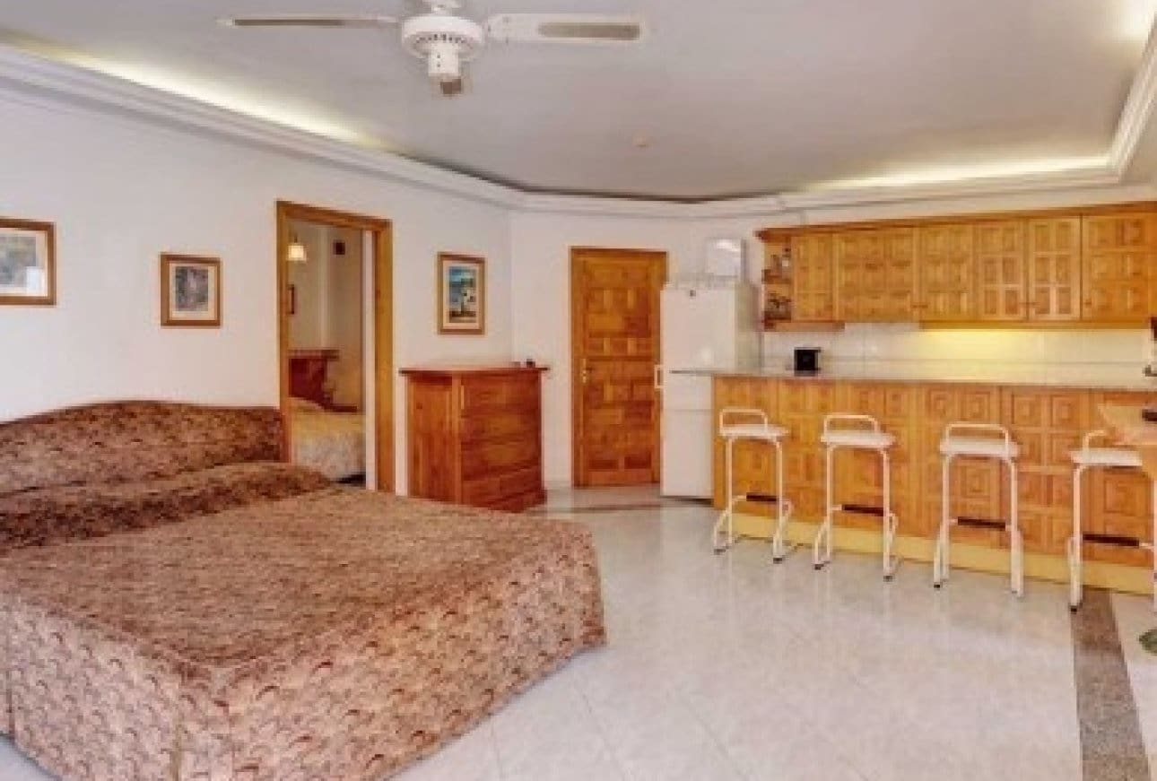 9 bedroom Villa for sale in Benissa with pool garage - € 995,000 (Ref: 9932209)