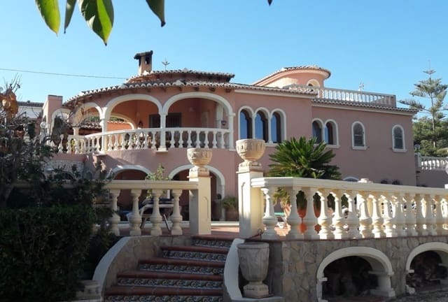 9 soverom Villa til salgs i Benissa med svømmebasseng garasje - € 995 000 (Ref: 9932209)