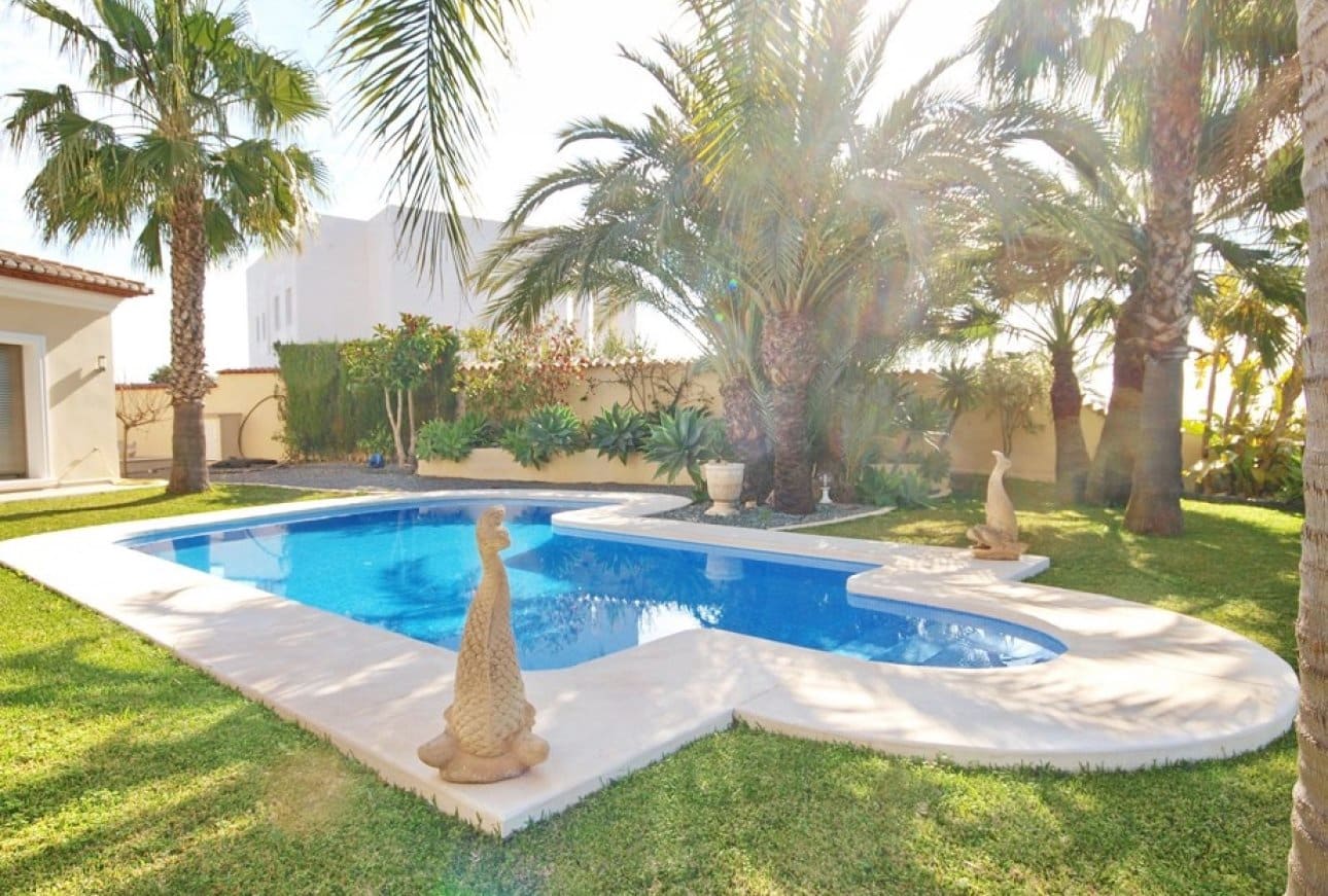 4 soveværelse Villa til salg i Benissa med swimmingpool garage - € 1.350.000 (Ref: 9932210)