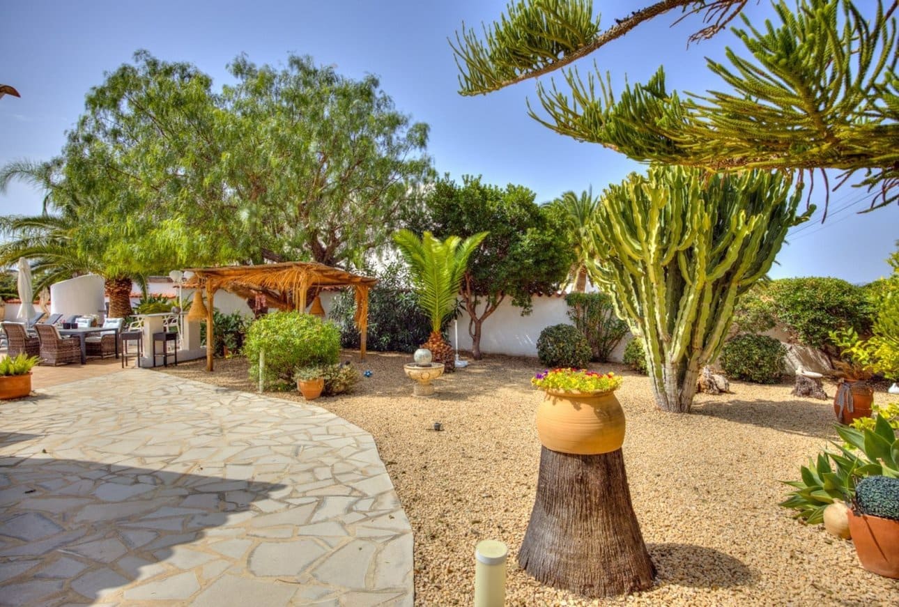 3 bedroom Villa for sale in Moraira with pool garage - € 795,000 (Ref: 9946762)