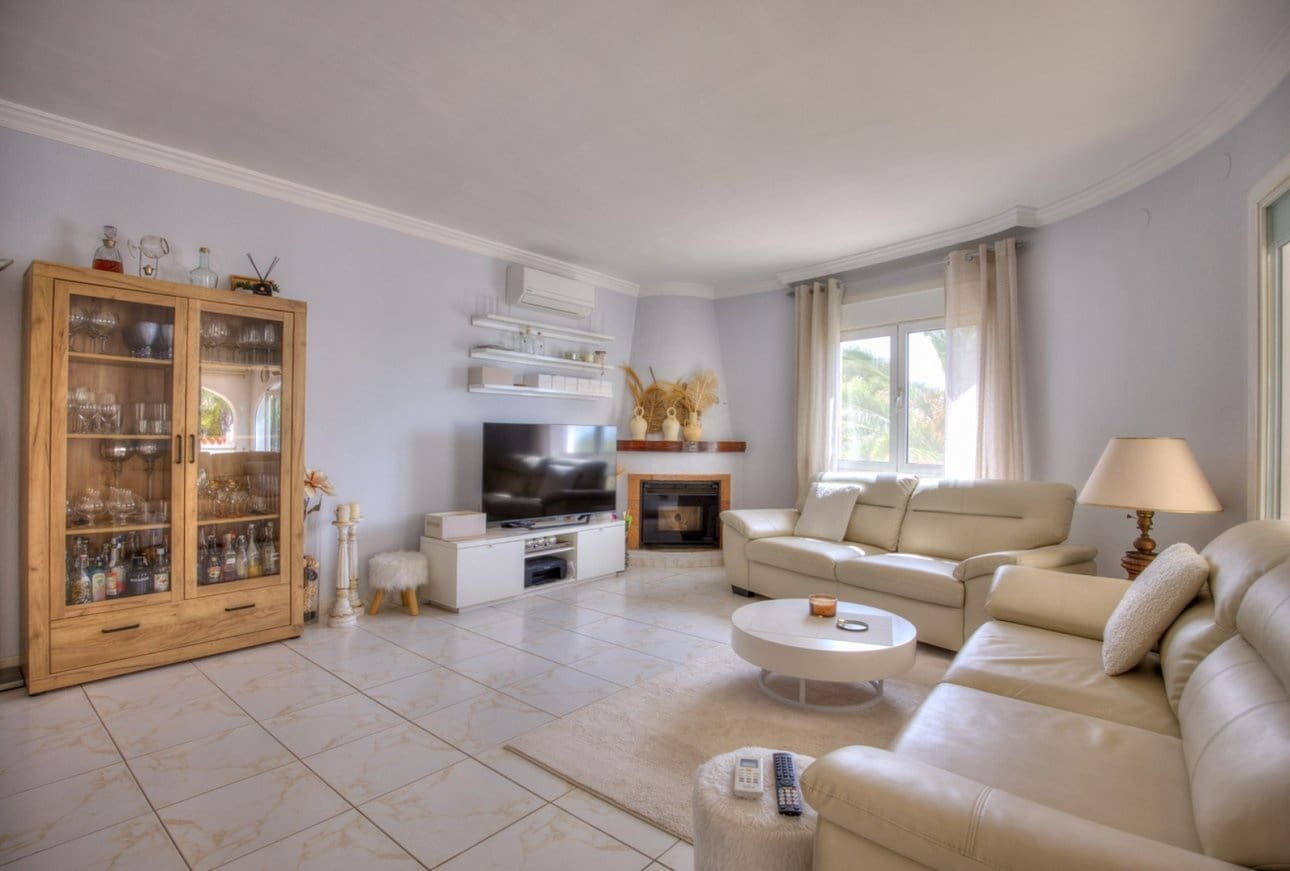3 bedroom Villa for sale in Moraira with pool garage - € 795,000 (Ref: 9946762)