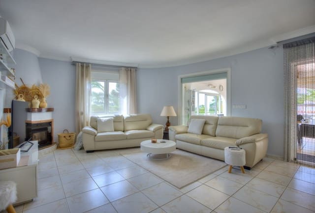 3 soverom Villa til salgs i Moraira, Teulada-Moraira med svømmebasseng garasje - € 795 000 (Ref: 9946762)