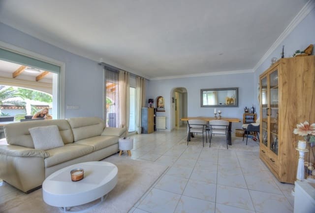 3 soverom Villa til salgs i Moraira, Teulada-Moraira med svømmebasseng garasje - € 795 000 (Ref: 9946762)