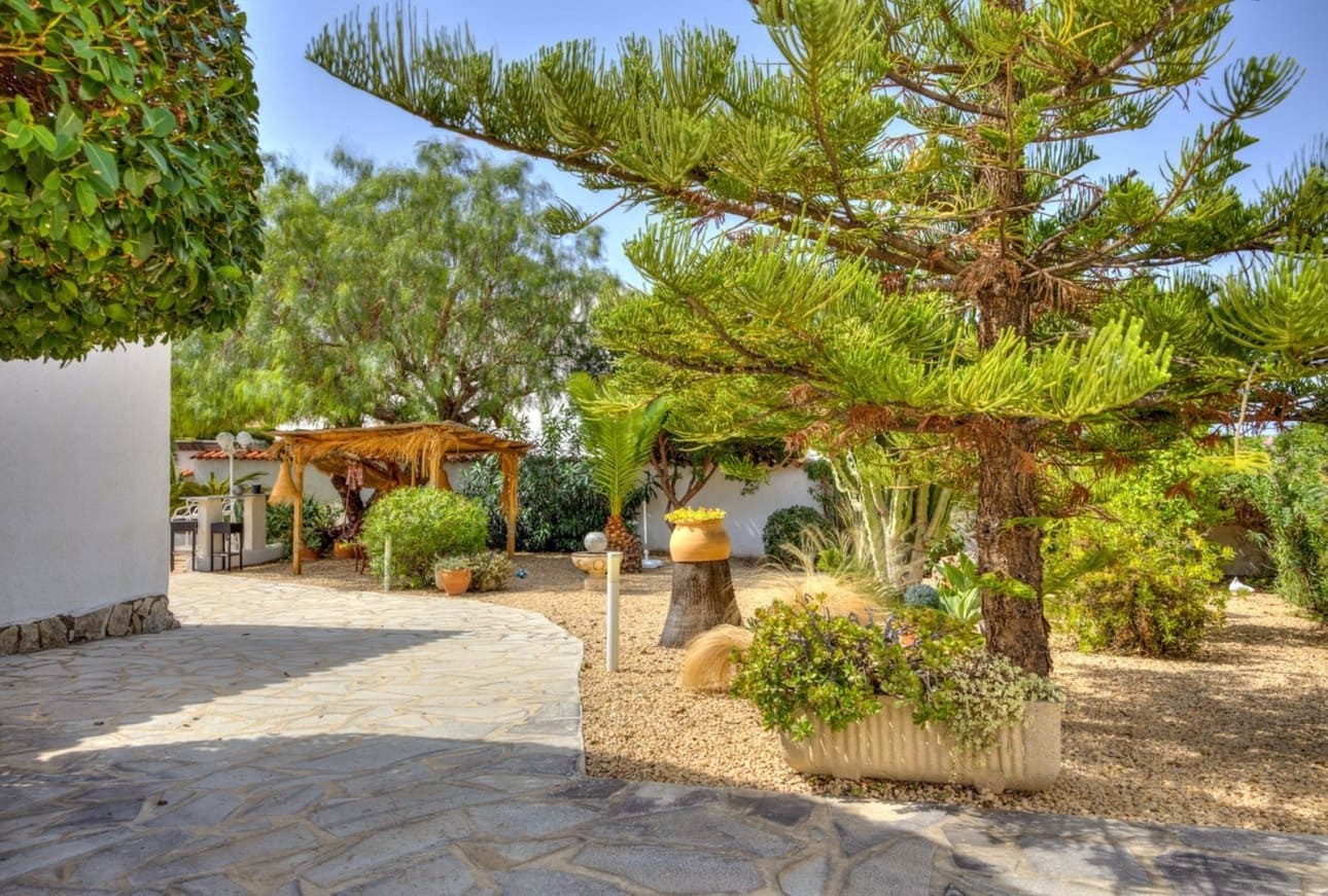 3 bedroom Villa for sale in Moraira with pool garage - € 795,000 (Ref: 9946762)