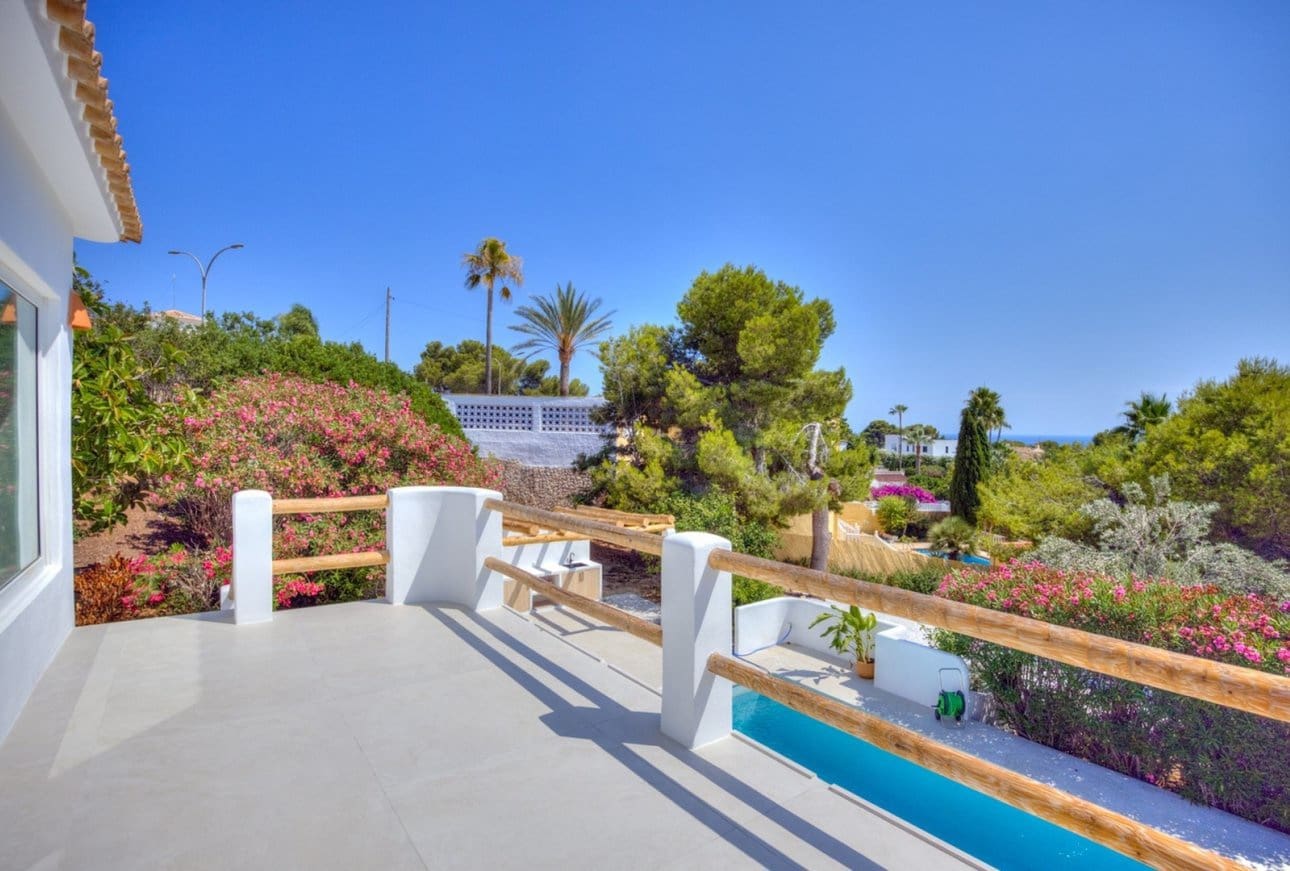 5 soverom Villa til salgs i Moraira med svømmebasseng garasje - € 1 389 000 (Ref: 9953125)