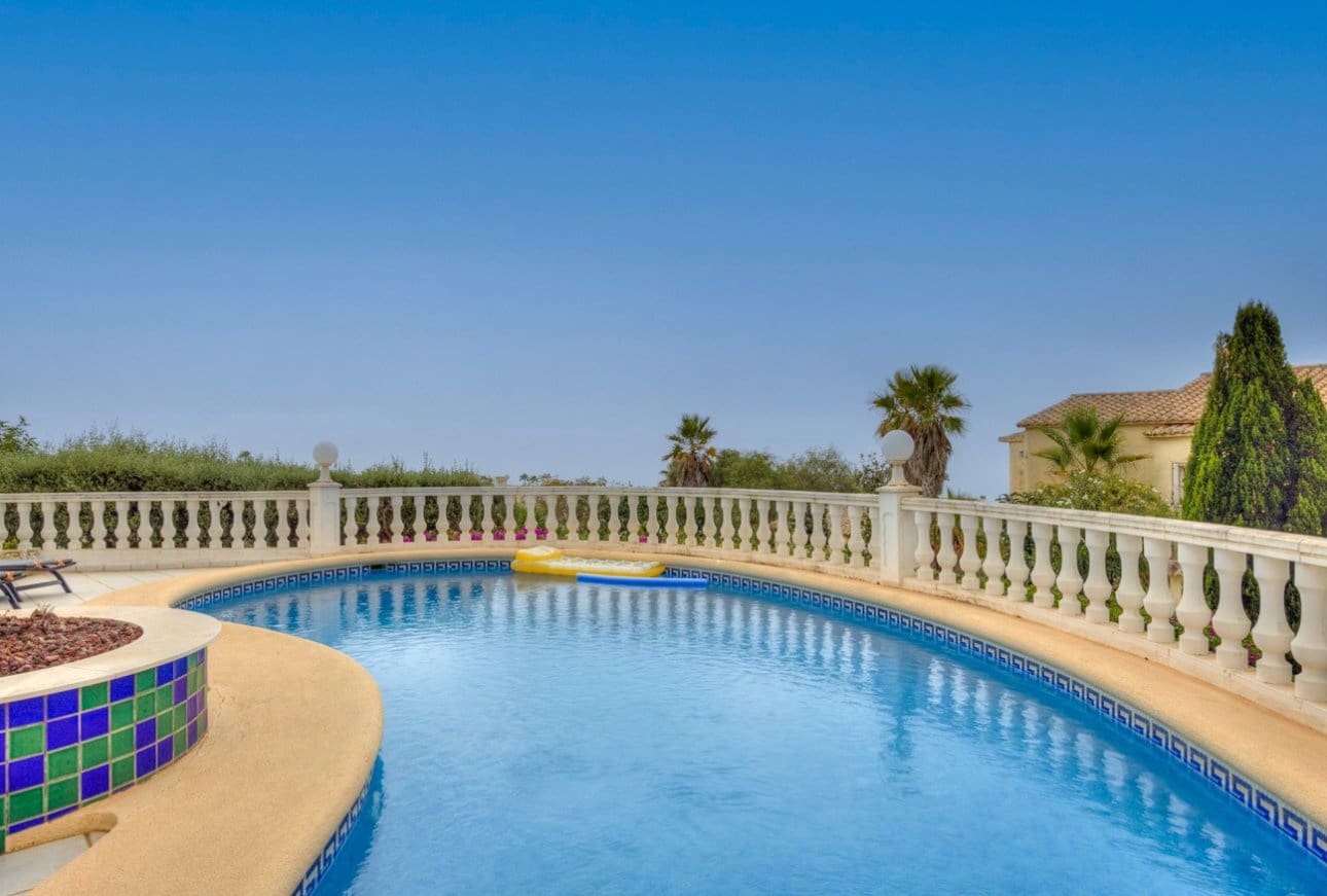 3 sovrum Villa till salu i Cumbre del Sol med pool - 830 000 € (Ref: 9977991)