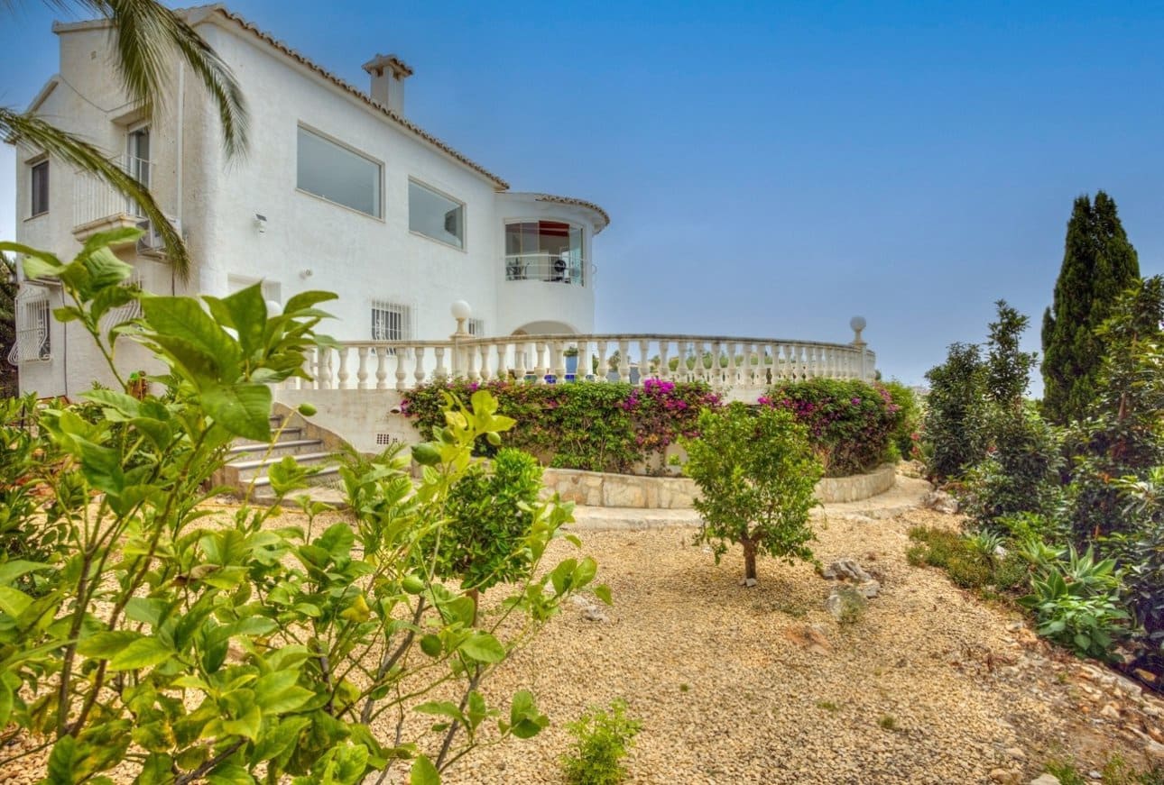 3 sovrum Villa till salu i Cumbre del Sol med pool - 830 000 € (Ref: 9977991)