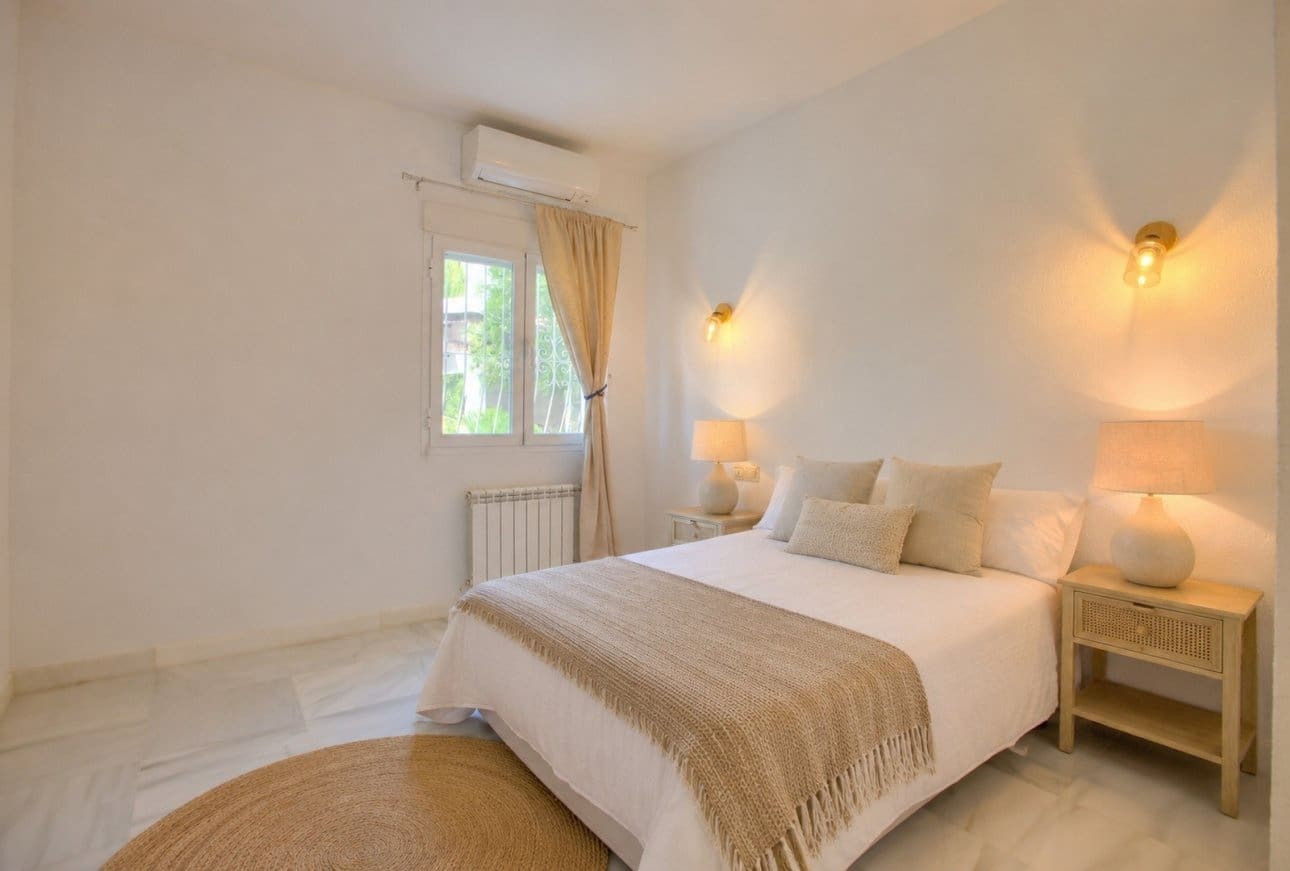 3 bedroom Villa for sale in Cumbre del Sol with pool - € 830,000 (Ref: 9977991)
