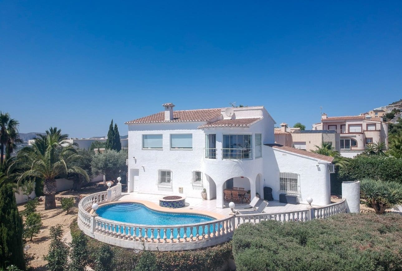 3 bedroom Villa for sale in Cumbre del Sol with pool - € 830,000 (Ref: 9977991)