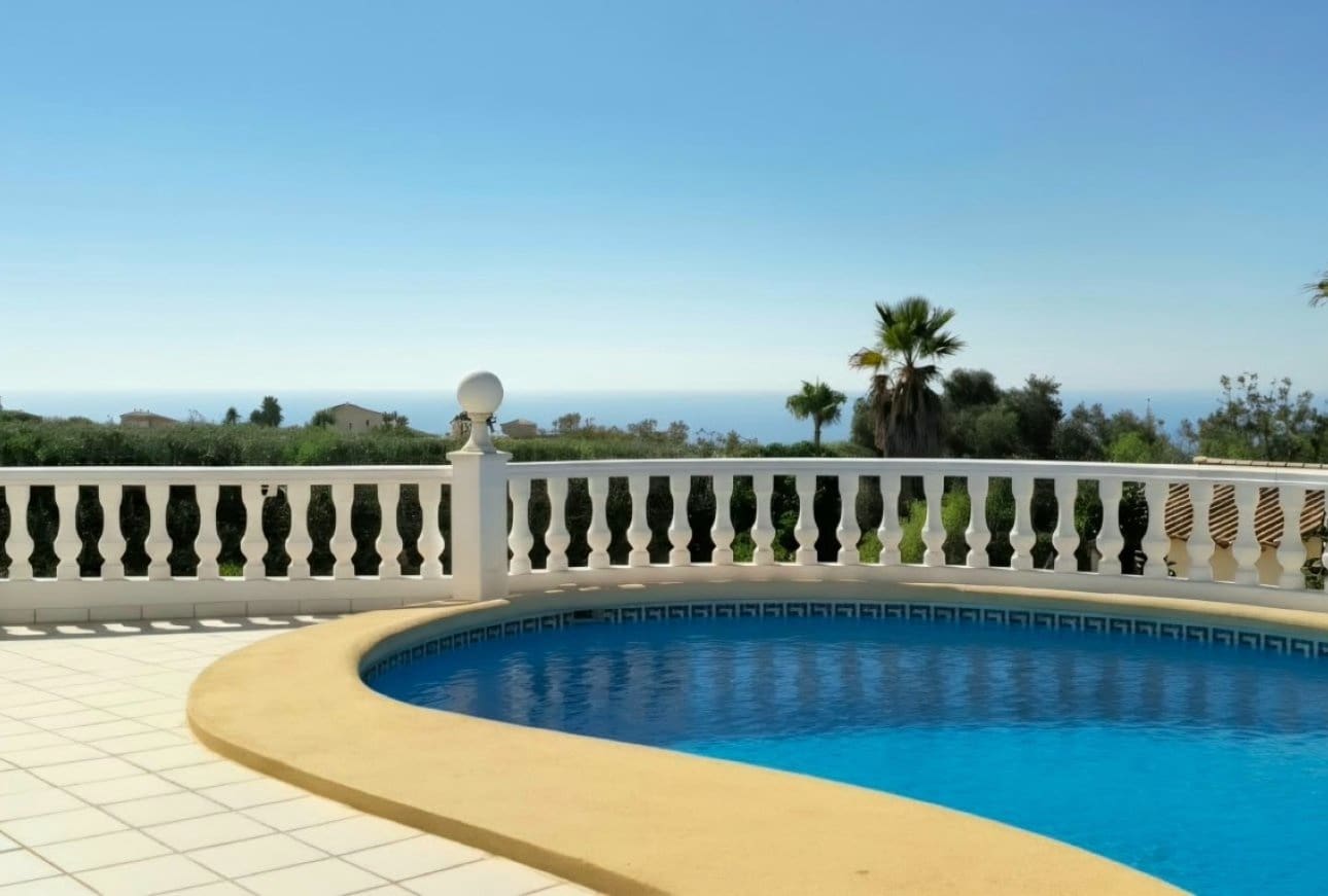 3 bedroom Villa for sale in Cumbre del Sol with pool - € 830,000 (Ref: 9977991)