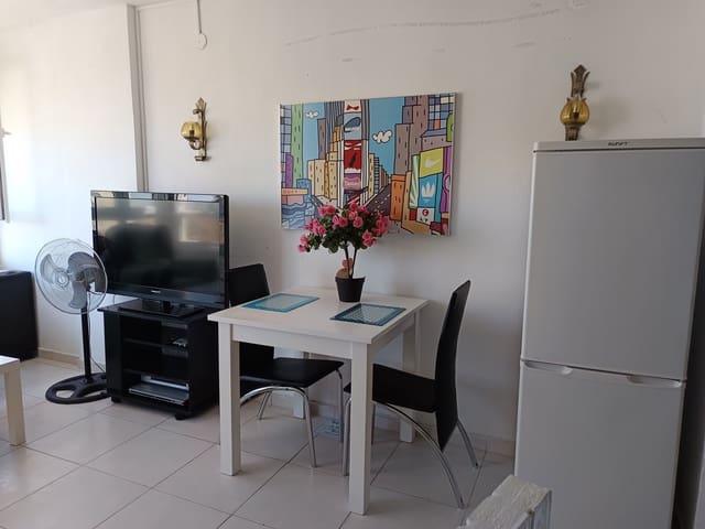 Appartamento sulla Spiaggia da affitare come casa vacanza in Torre del Mar, Vélez-Málaga con piscina - 350 € (Rif: 7446001)