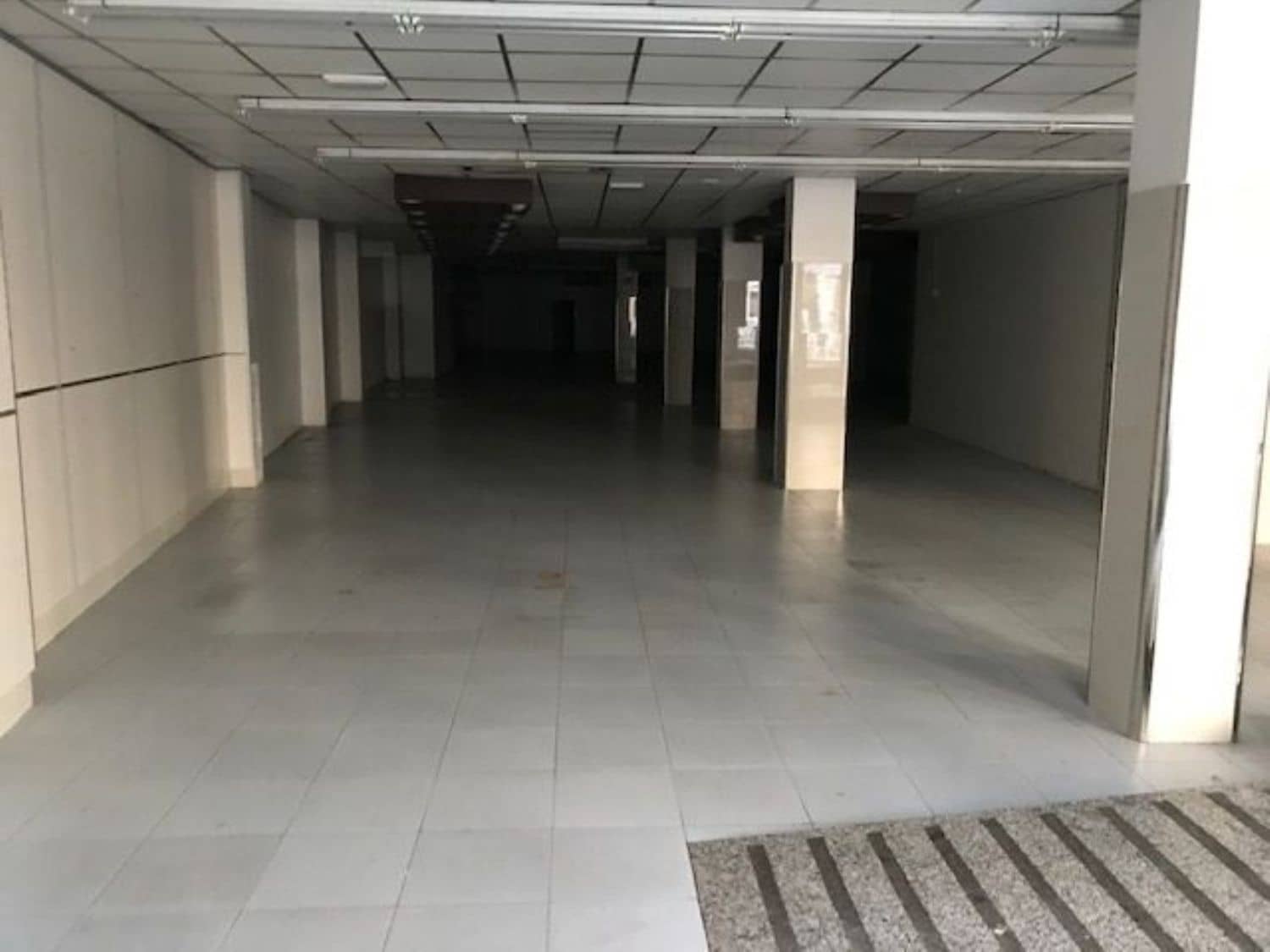 Commercial for rent in Oviedo - € 3,800 (Ref: 4453690)