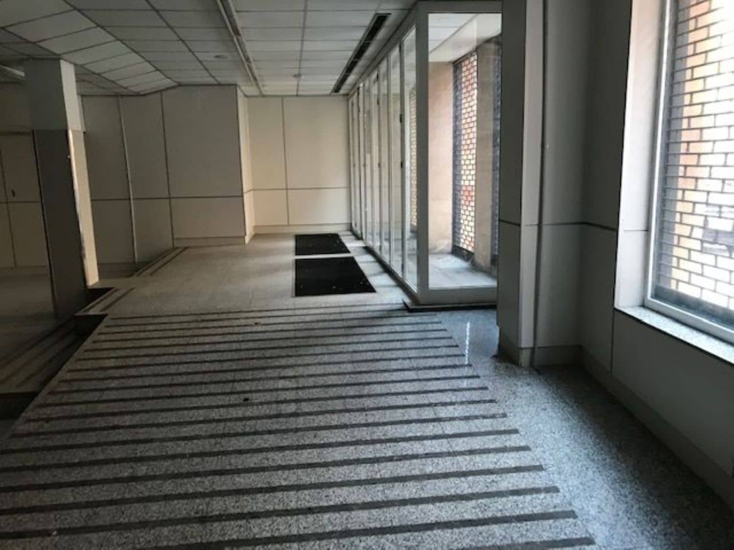 Commercial for rent in Oviedo - € 3,800 (Ref: 4453690)