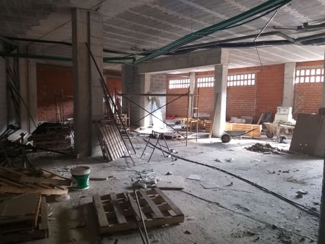 Kommersiell til salgs i Aller - € 104 000 (Ref: 5956837)