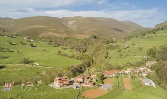 6 sypialnia Hotel na sprzedaż w Salas - 400 000 € (Ref: 6792951)