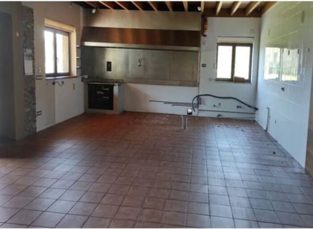 6 sypialnia Hotel na sprzedaż w Salas - 400 000 € (Ref: 6792951)