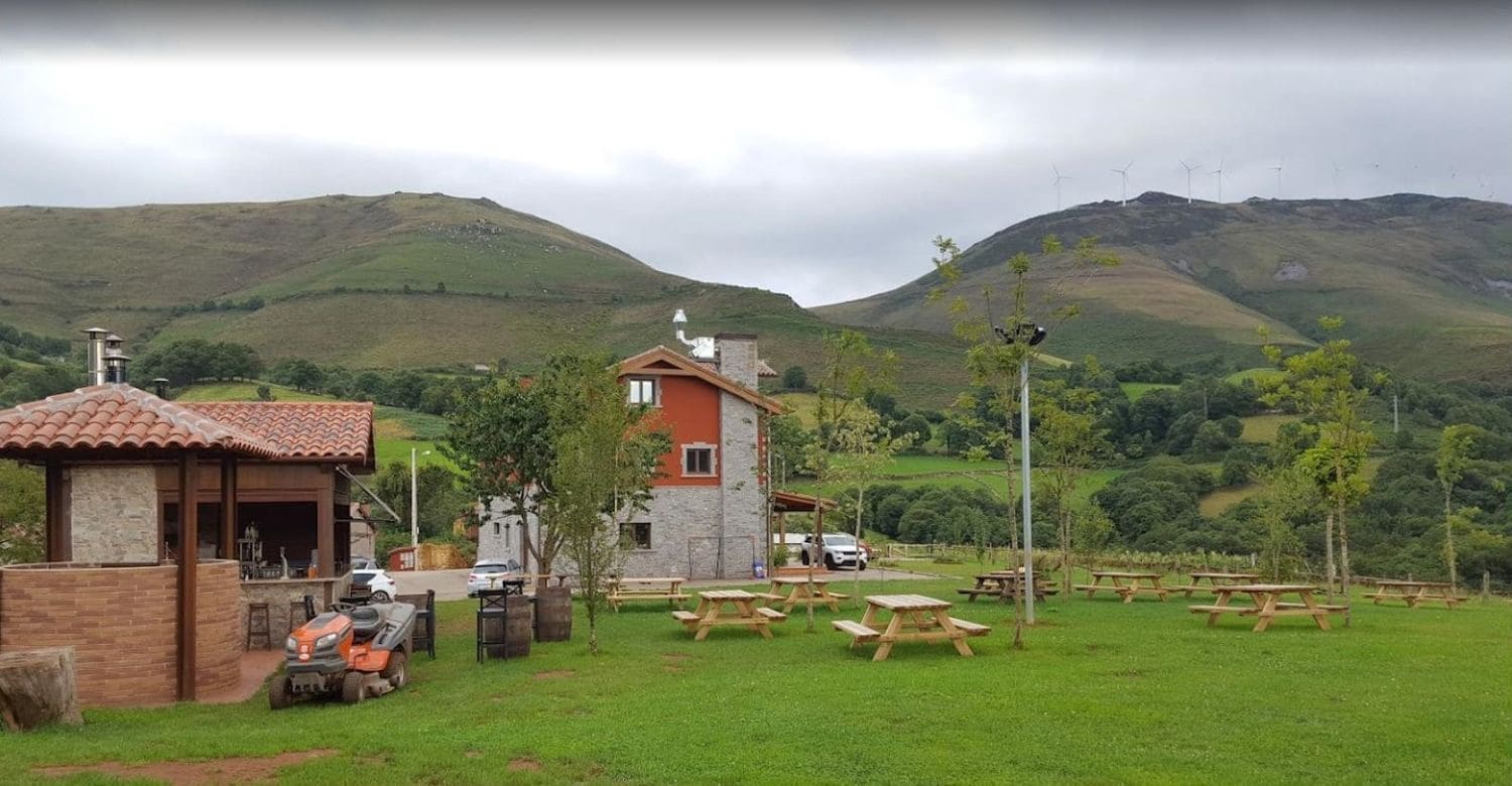 6 soveværelse Hotel til salg i Salas med garage - € 290.000 (Ref: 6792951)