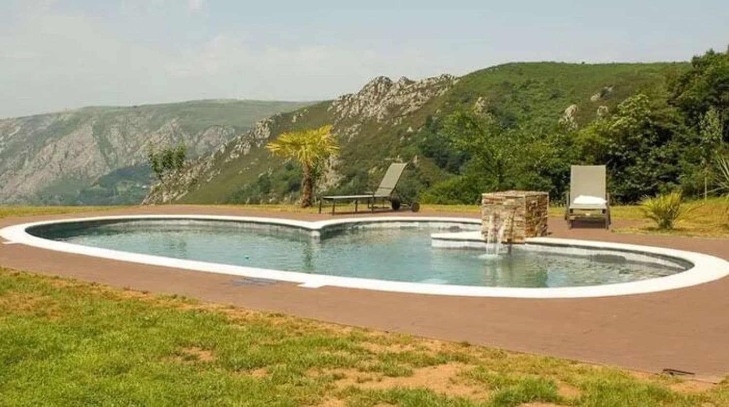 6 soveværelse Hotel til salg i Salas med garage - € 290.000 (Ref: 6792951)