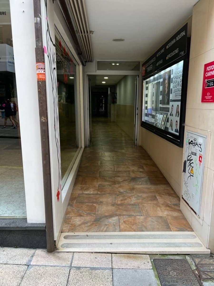 Erhverv til salg i Oviedo - € 105.000 (Ref: 7148059)