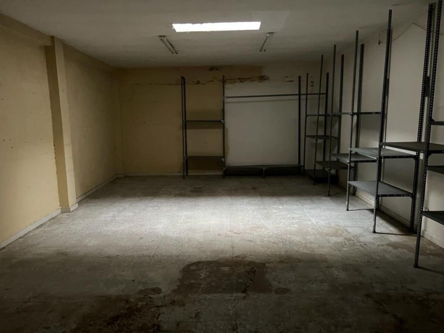 Erhverv til salg i Oviedo - € 105.000 (Ref: 7148059)