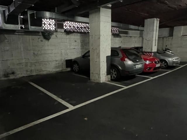 Garage for sale in Centro Urbano, Oviedo - € 10,000 (Ref: 8041707)