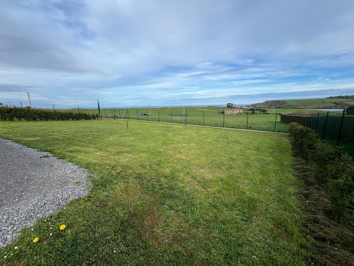 Grunde uden byggetilladelser til salg i Gozon - € 125.000 (Ref: 8834073)