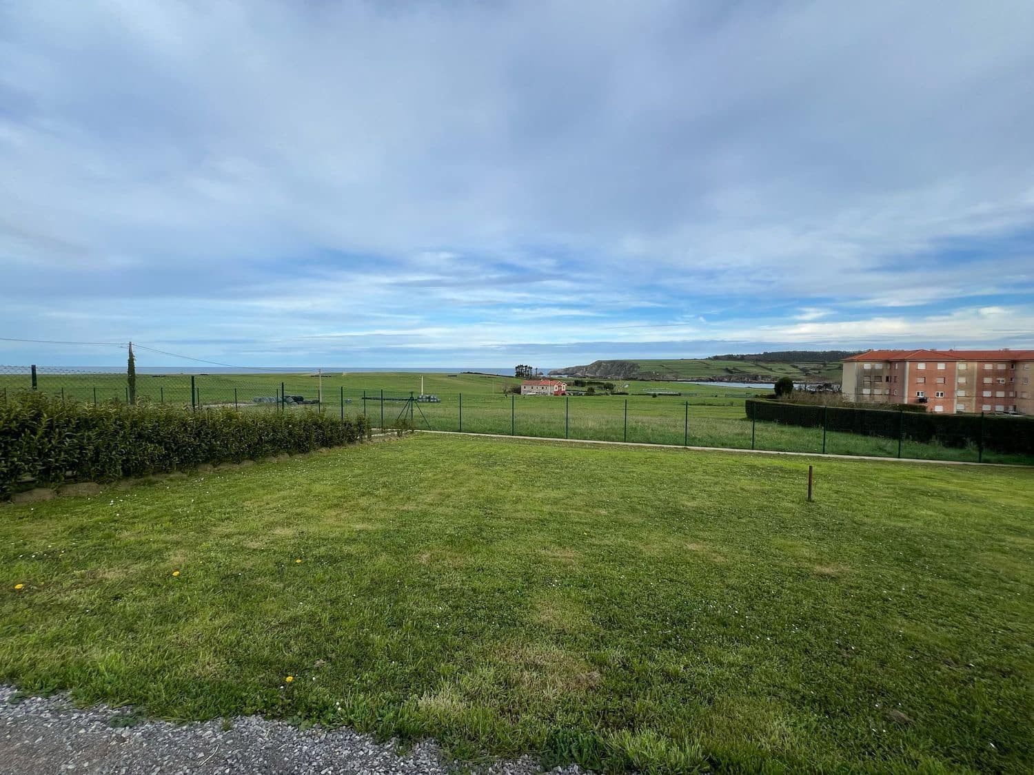 Grunde uden byggetilladelser til salg i Gozon - € 125.000 (Ref: 8834073)