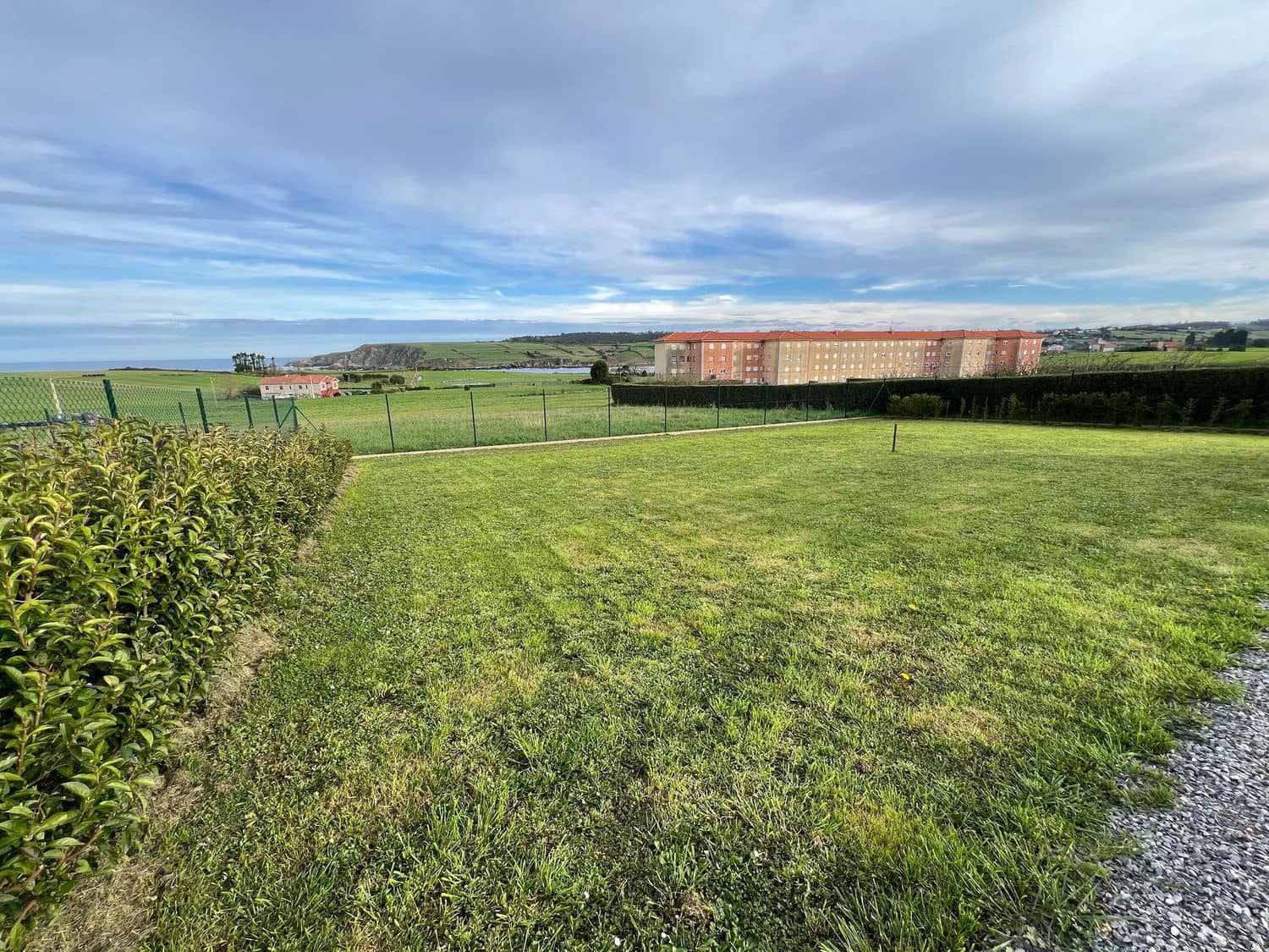 Grunde uden byggetilladelser til salg i Gozon - € 125.000 (Ref: 8834073)