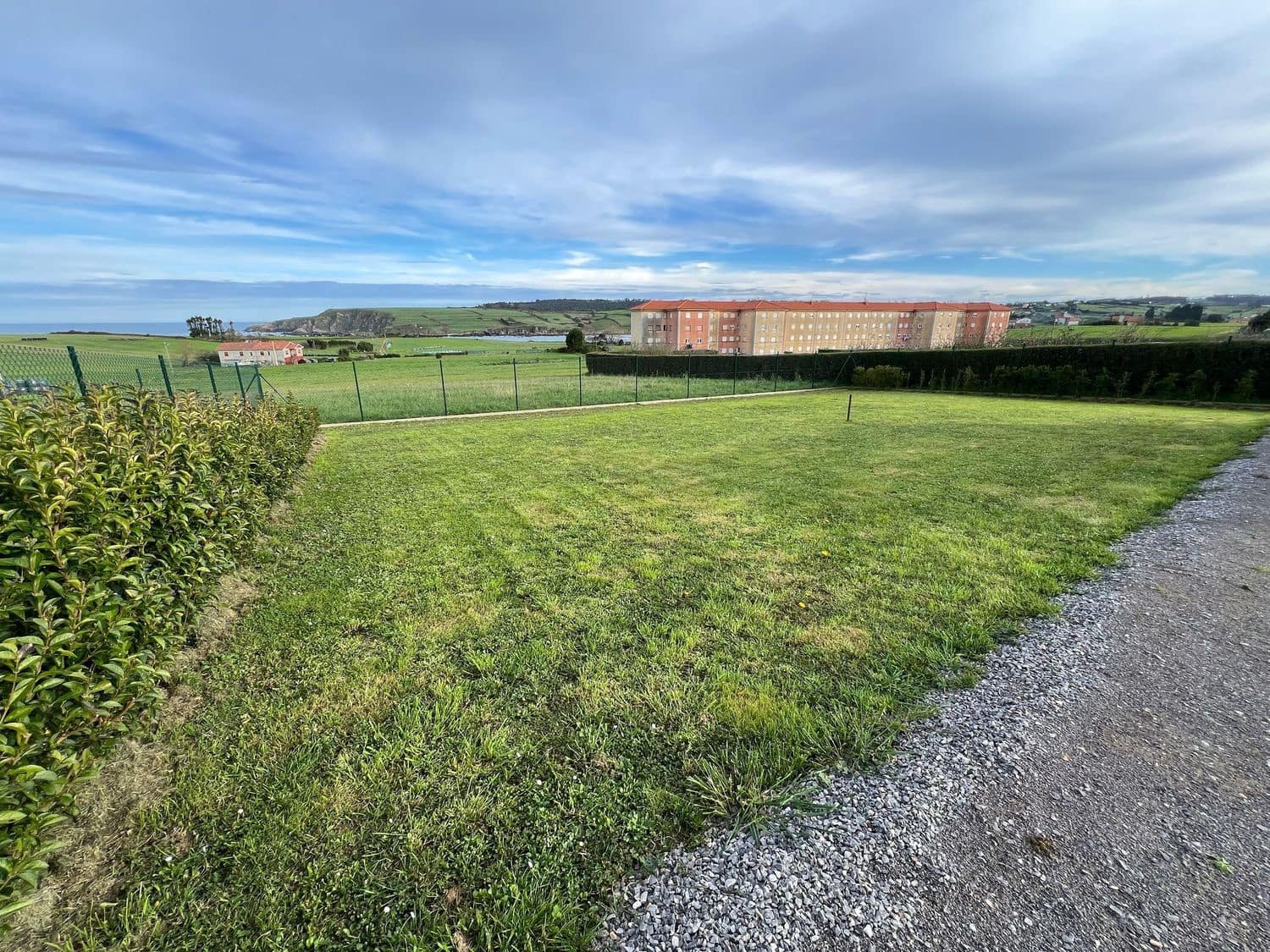 Grunde uden byggetilladelser til salg i Gozon - € 125.000 (Ref: 8834073)