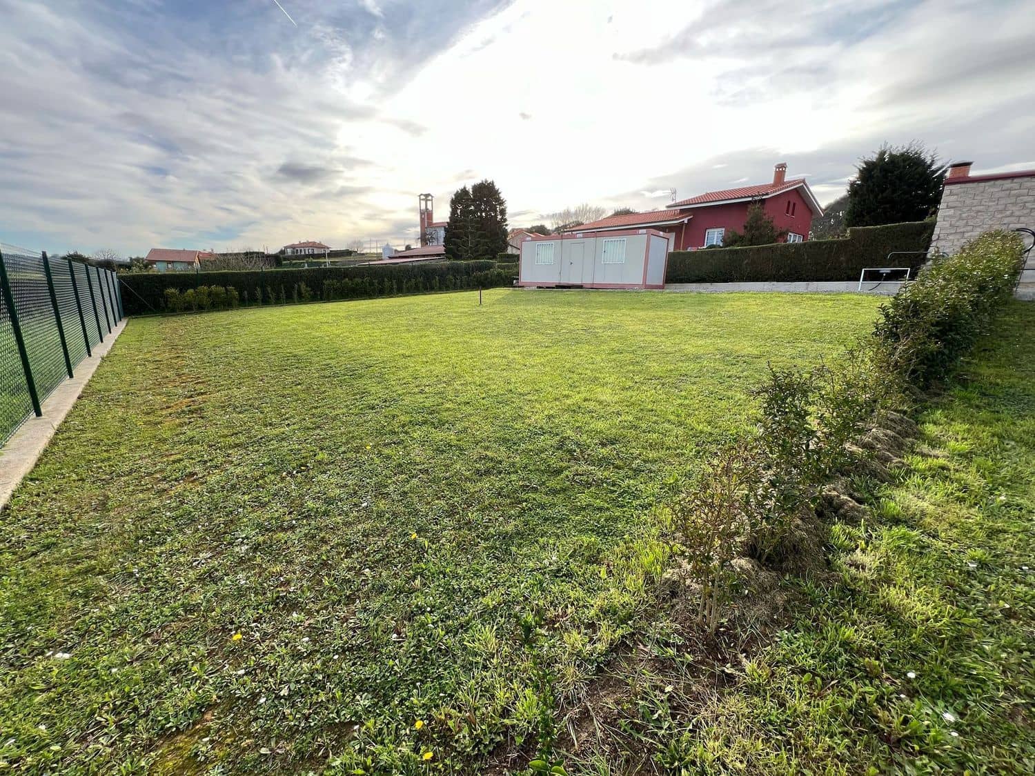 Grunde uden byggetilladelser til salg i Gozon - € 125.000 (Ref: 8834073)