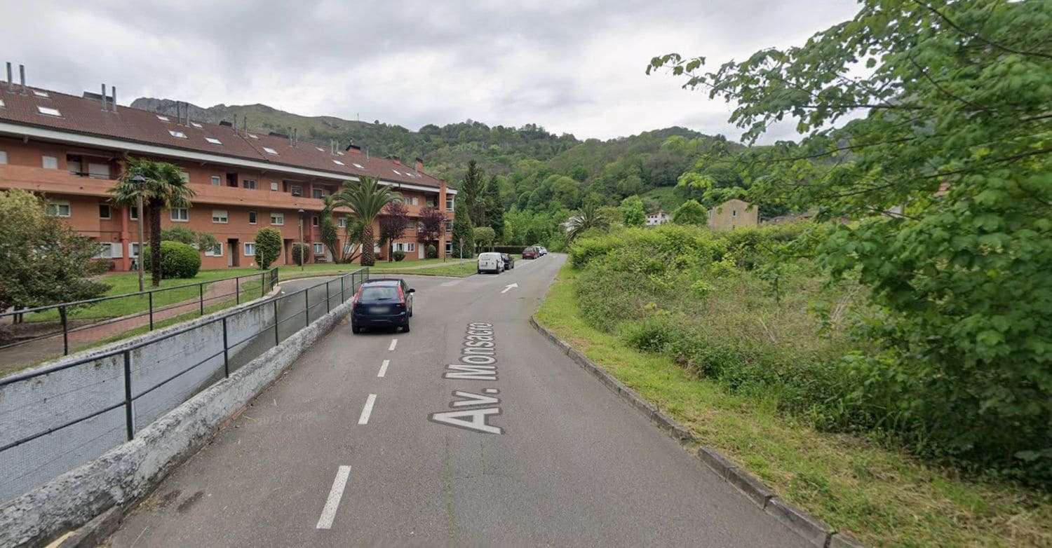 Grunde uden byggetilladelser til salg i Morcin - € 250.000 (Ref: 9075685)