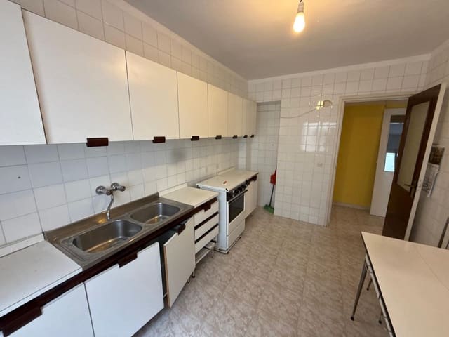 3 soveværelse Lejlighed til salg i Centro Urbano, Oviedo med garage - € 220.000 (Ref: 9187983)