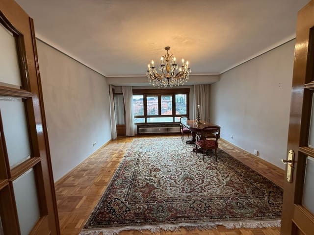 4 camera da letto Appartamento da affittare in Centro Urbano, Oviedo con garage - 1.200 € (Rif: 9496779)