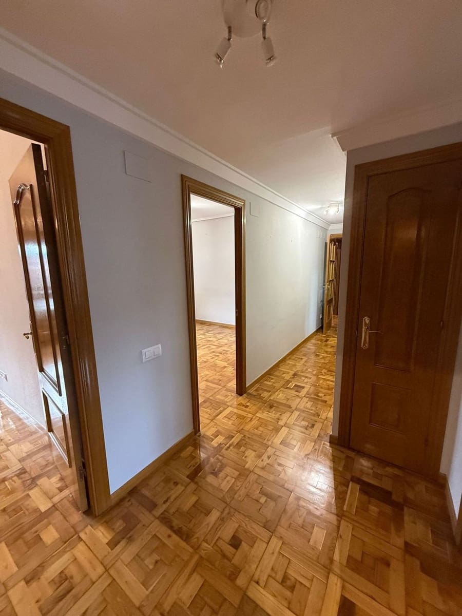 4 camera da letto Appartamento da affittare in Oviedo con garage - 1.200 € (Rif: 9496779)