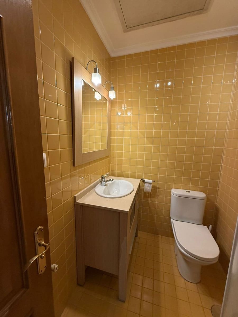 4 camera da letto Appartamento da affittare in Oviedo con garage - 1.200 € (Rif: 9496779)