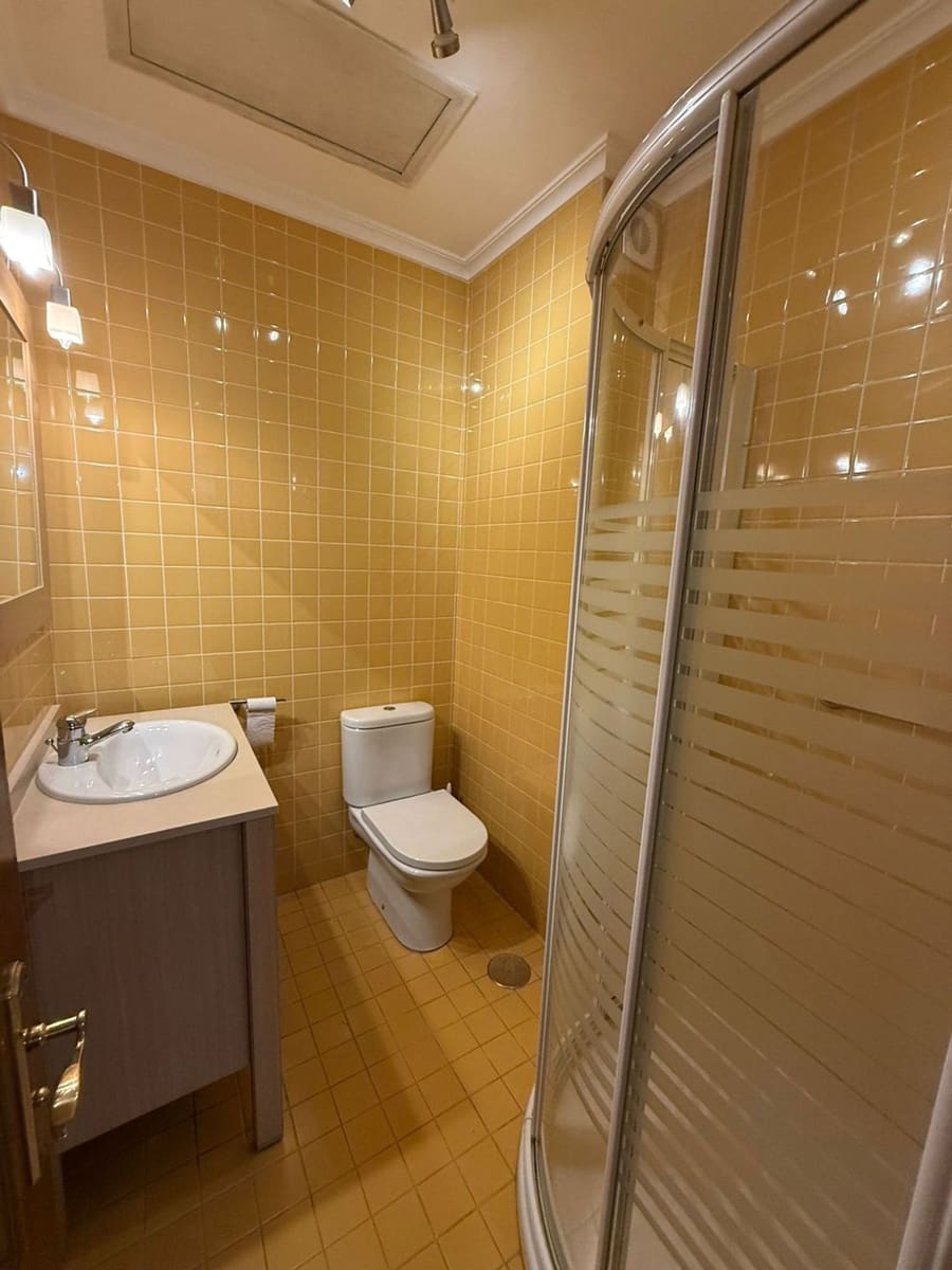 4 camera da letto Appartamento da affittare in Oviedo con garage - 1.200 € (Rif: 9496779)