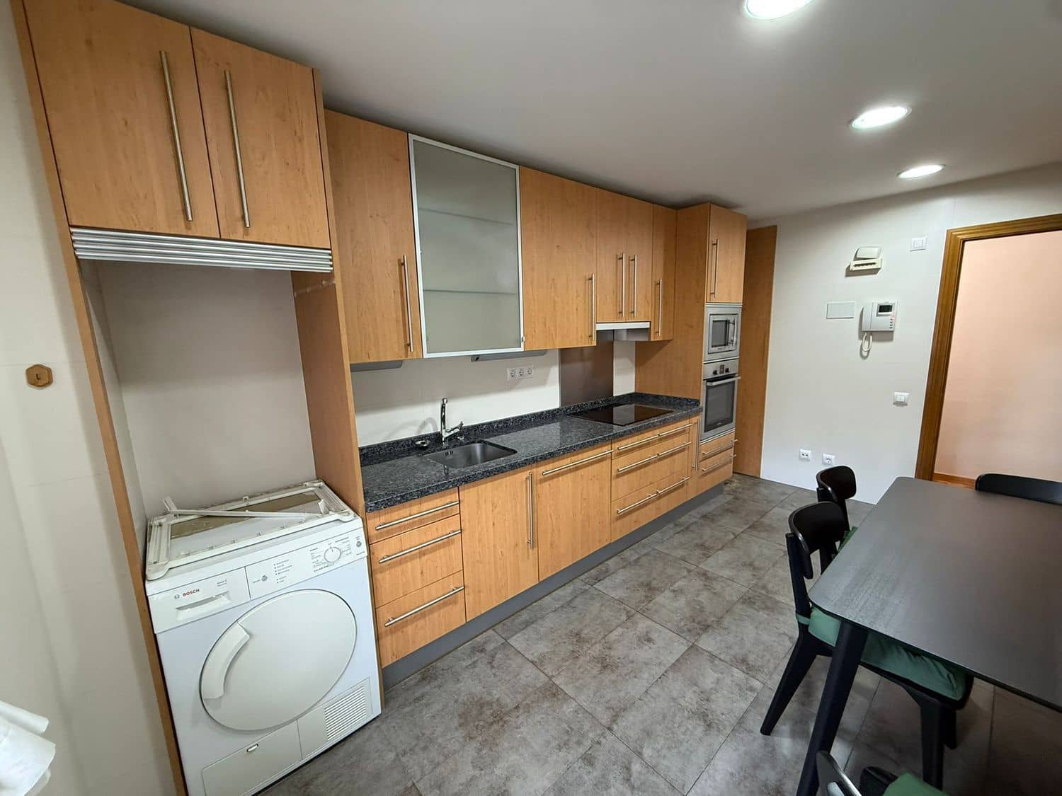 4 camera da letto Appartamento da affittare in Oviedo con garage - 1.200 € (Rif: 9496779)