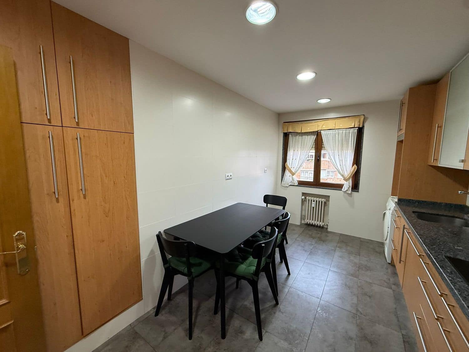 4 camera da letto Appartamento da affittare in Oviedo con garage - 1.200 € (Rif: 9496779)