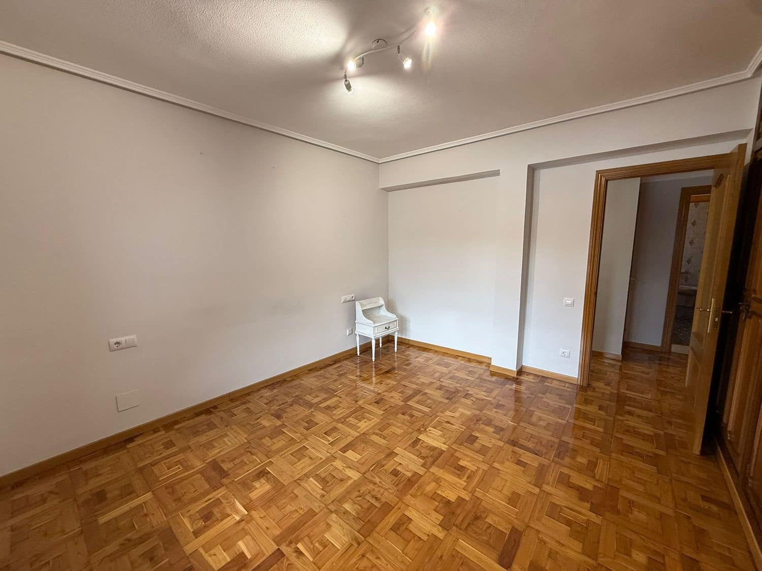 4 camera da letto Appartamento da affittare in Oviedo con garage - 1.200 € (Rif: 9496779)